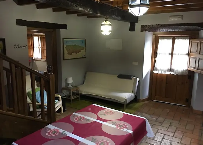 A Pie De Picos منزل ريفي